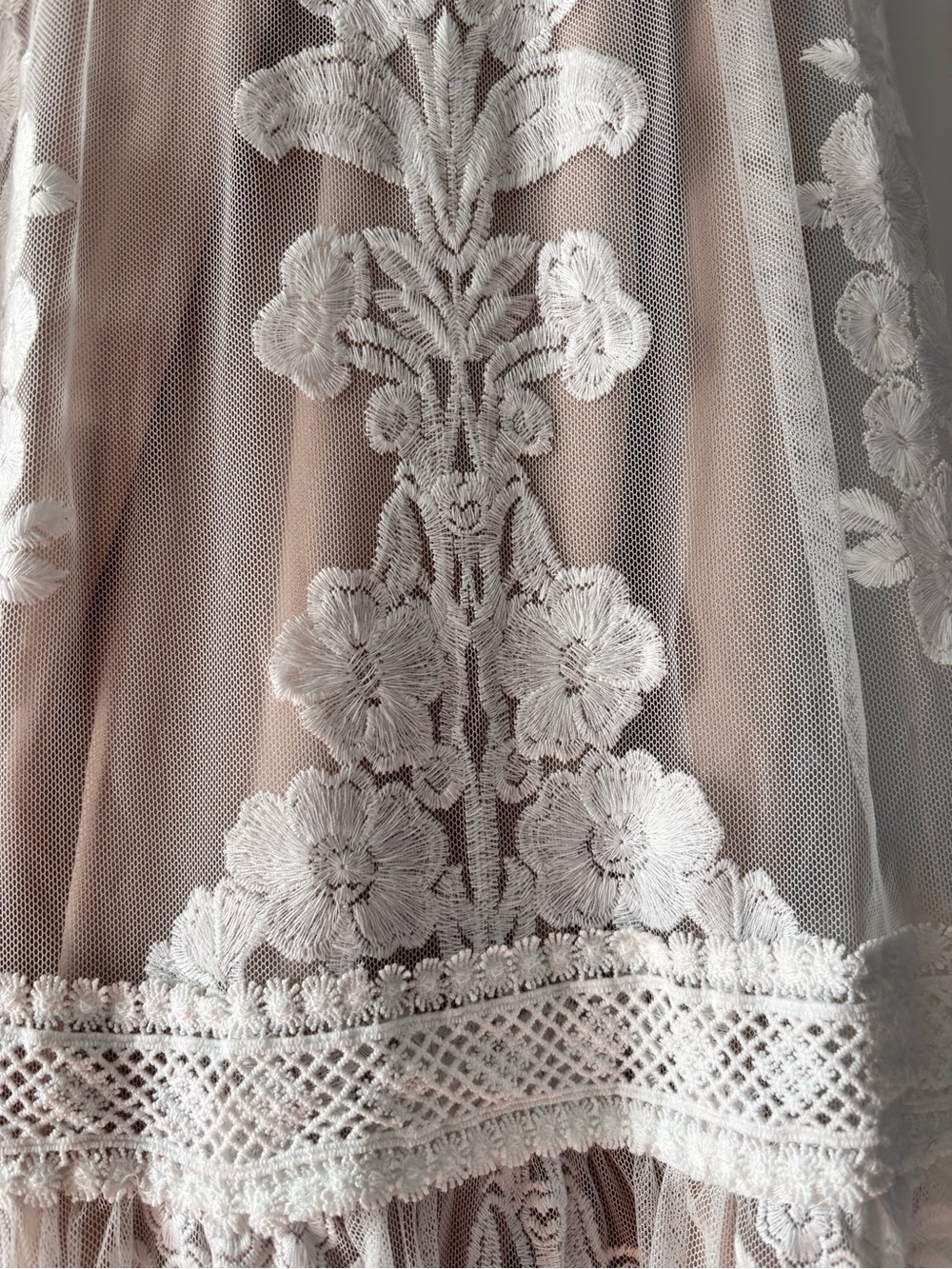 Altar’d State Arissa Ivory & Nude Skirt with Floral Lace: New with Tags - Picture 4 of 8